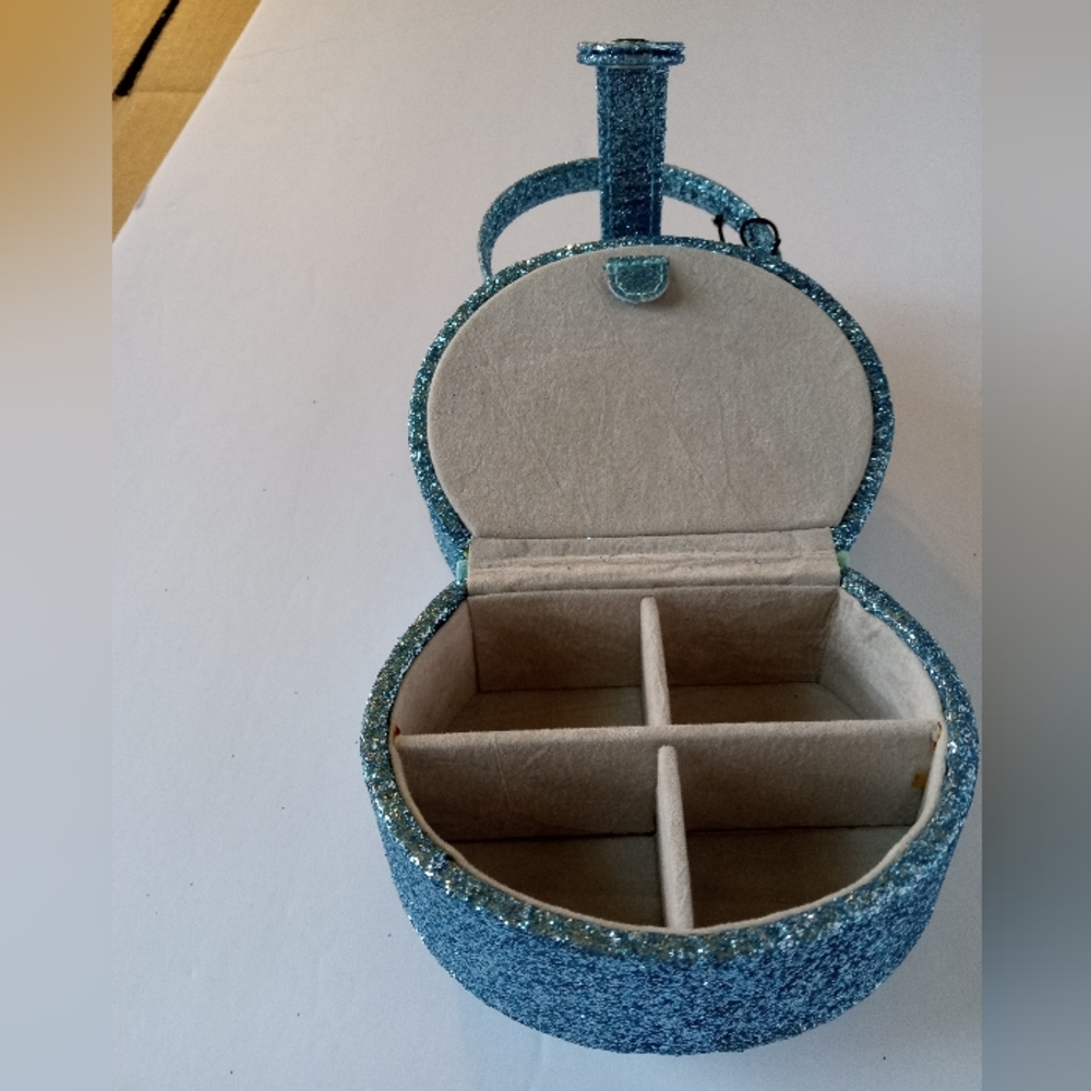 *🌟*Cynthia Rowley New York Blue Glittery Jewel Box -Makes A Perfect Gift - Picture 3 of 4
